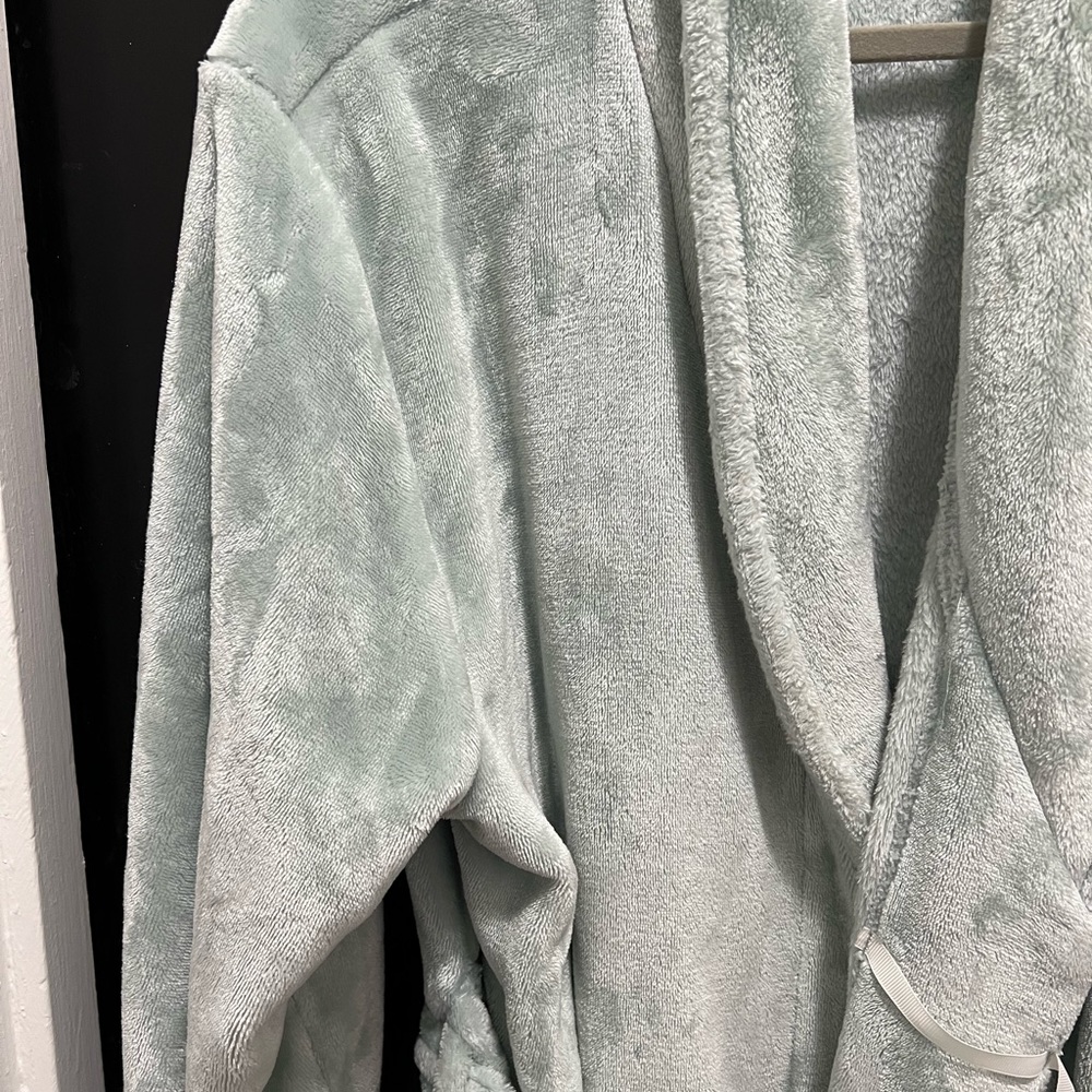 Light Green Prologue Polyester Robe - Picture 2 of 3
